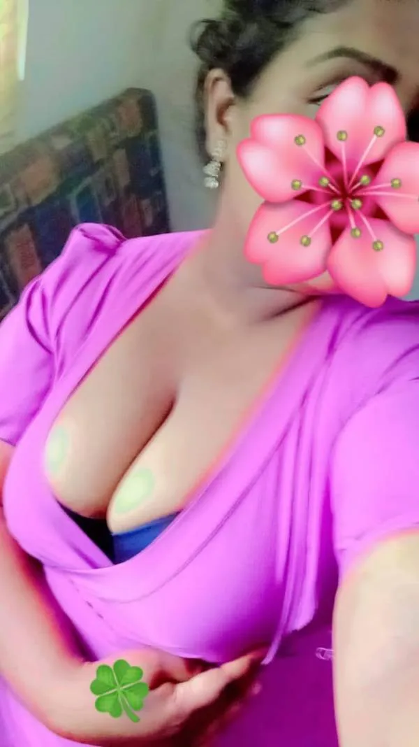💋 බෝල තන්දෙකක් තියෙන්නේ 💋𝐋𝐢𝐯𝐞 𝐂𝐚𝐦 𝐒𝐡𝐨𝐰 𝐜𝐮𝐭𝐞 𝐆𝐢𝐫𝐥 👩‍🦰 බෑක් එක සෝ එක අරන් ම බලන්න 𝙍𝙚𝙖𝙡 𝙋𝙝𝙤𝙩𝙤