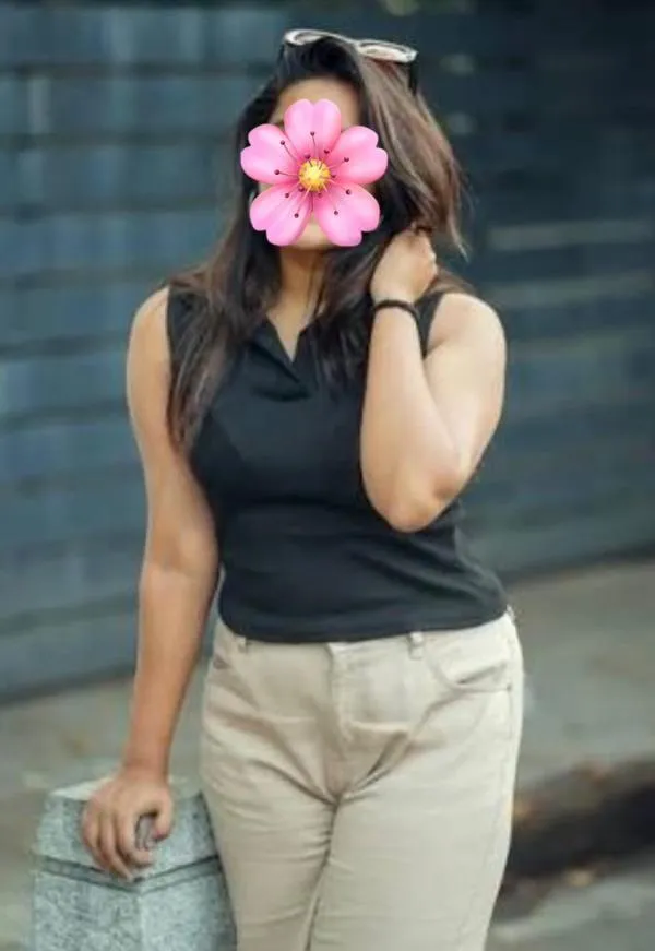 🌸 Hi sir im Abhi (Tamil girl )     White skin young girl 🌸 This is my real photo 💯 🌸 Age 2