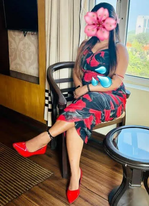 DECENT AND HOT  Muslim GIRL AT bambalapitiya බම්බලපිටිය | Lanka Ads New