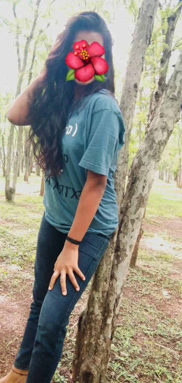Rs 3500 දැන් Full Service වලට ඉන්නවා ලස්සන හොද Sexy කෙල්ලෙක් Rs 3500 | Lanka Ads New