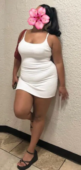 🥰 Available  with Room Full service RS = 6500/=  2  SOHT OK ✅ 💯 මගේ ඇත්තම පොටෝ එක දාල තියෙ